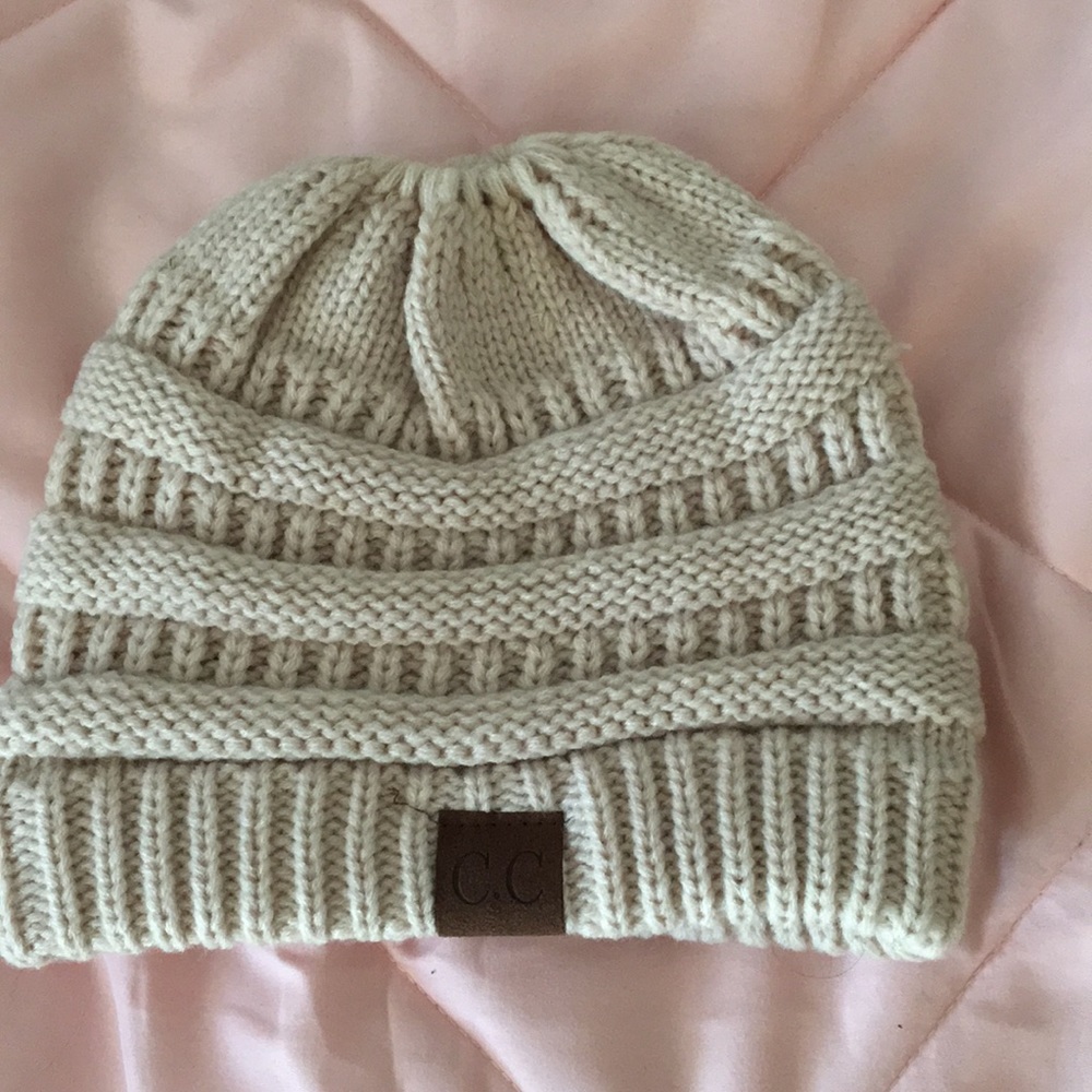 Pony tail holder hat